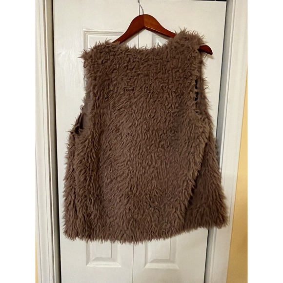 Charlotte Russe Women’s Vest Faux Sherpa Womens Large Mauve Color - Picture 2 of 3